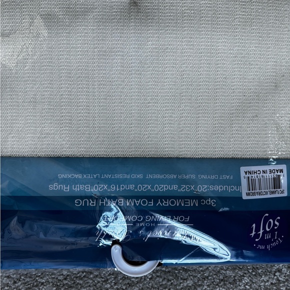 NWT… Soft non-slip chocolate brown bath mats. - Picture 4 of 4